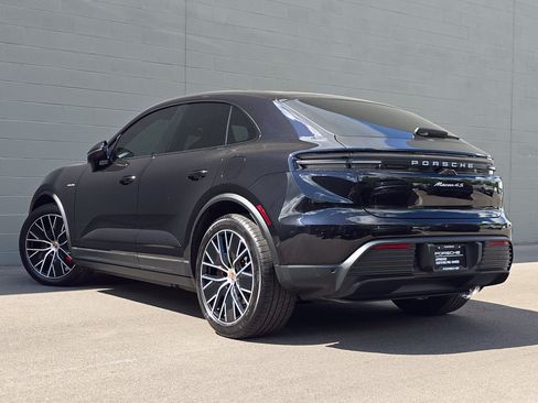Certified 2025 Porsche Macan 4S Electric AWD/4WD image 3