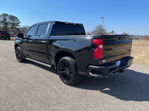 Used 2022 Chevrolet Silverado 1500 High Country w/ Technology Package image 3