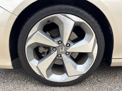 Used 2018 Honda Accord Touring image 13