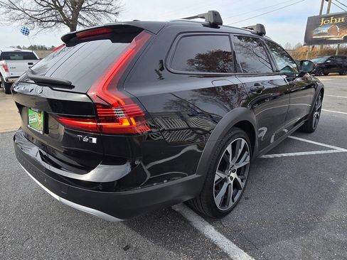 Used 2021 Volvo V90 T6 Cross Country image 6