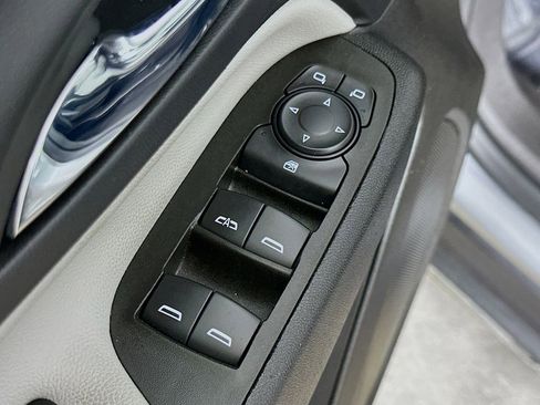 Used 2024 Chevrolet Equinox LS FWD image 20