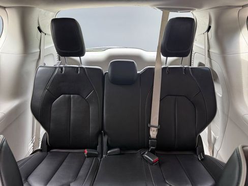 Used 2023 Chrysler Pacifica Limited FWD image 22