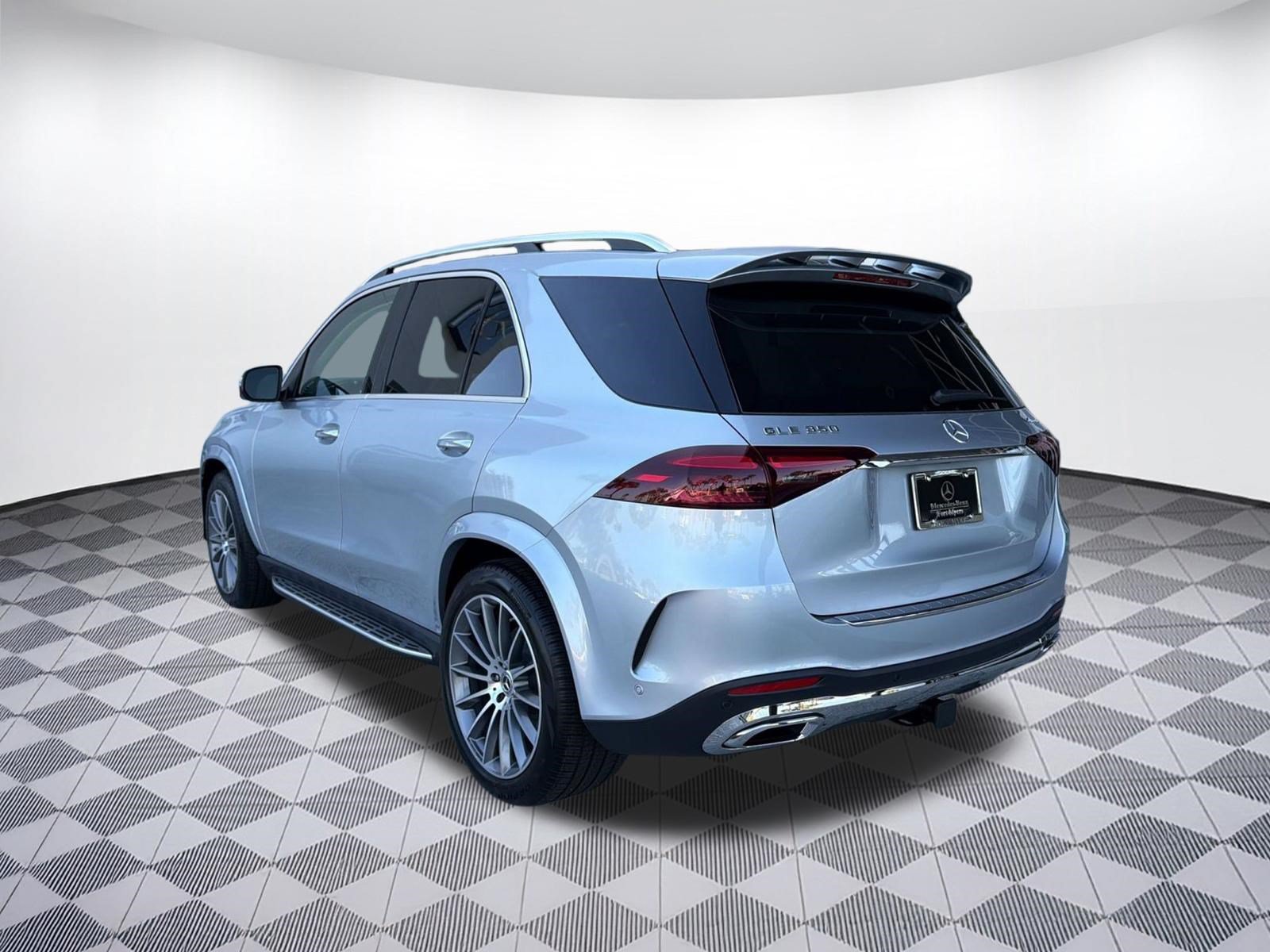 Used 2026 Mercedes-Benz GLE 350 4MATIC image 3