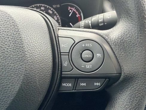 Used 2025 Toyota RAV4 XLE AWD/4WD image 25