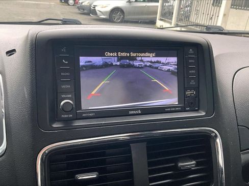 Used 2020 Dodge Grand Caravan SXT image 21