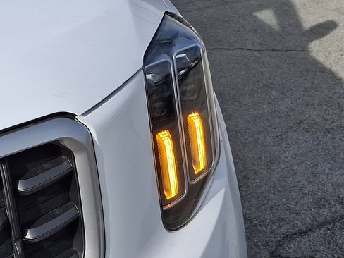 Used 2024 Kia Telluride SX w/ Towing Package image 10