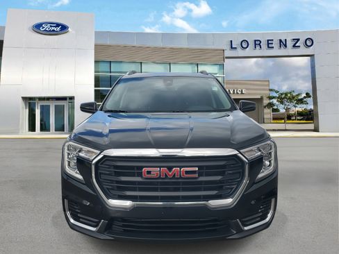 Used 2022 GMC Terrain SLE w/ Driver Convenience Package image 2