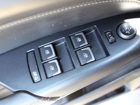 Used 2015 Cadillac SRX Luxury FWD image 12