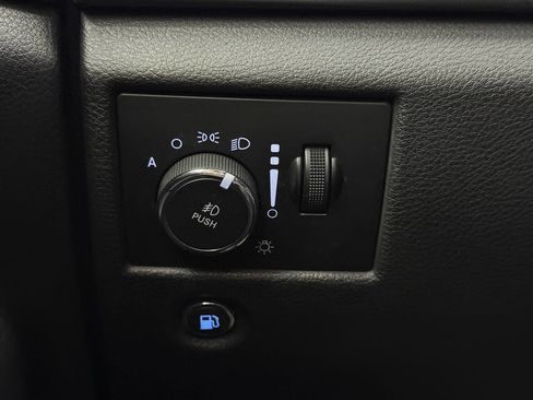 Used 2019 Jeep Grand Cherokee Laredo image 49