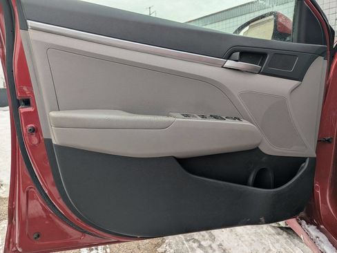 Used 2019 Hyundai Elantra SE image 12