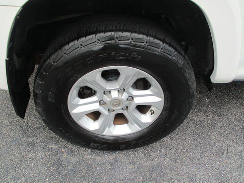 Used 2017 Toyota 4Runner SR5 Premium image 29