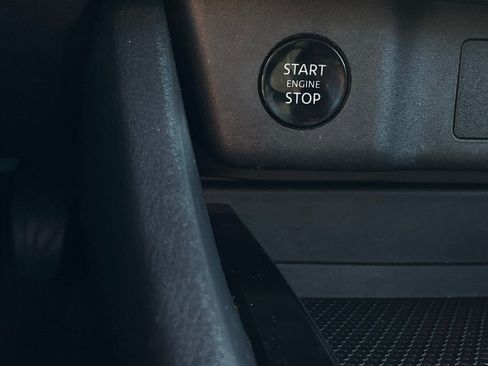 Used 2024 Nissan Rogue S FWD image 16