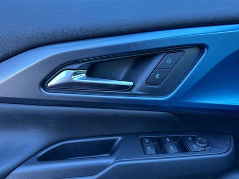 New 2026 Chevrolet Equinox EV LT w/ LPO, Blackout Package image 11