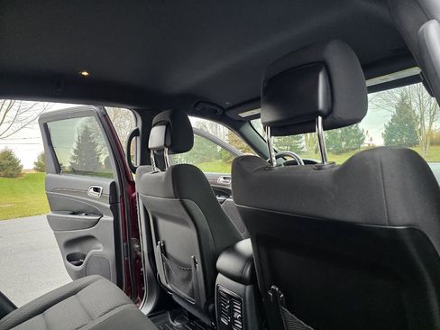 Used 2018 Jeep Grand Cherokee Laredo image 16