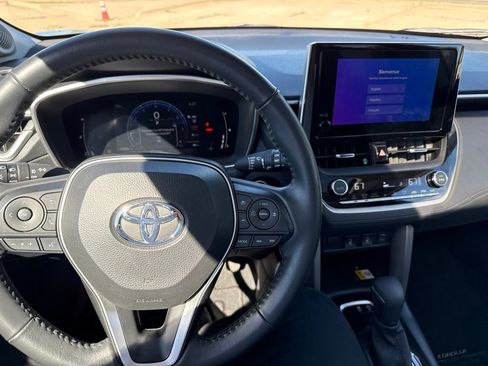 Used 2023 Toyota Corolla Cross XLE w/ Convenience Package AWD/4WD image 19