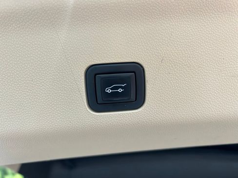 Used 2022 Cadillac Escalade Premium Luxury w/ Performance Package AWD/4WD image 48