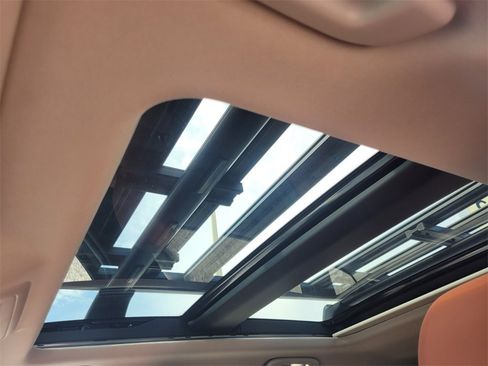 Certified 2025 MAZDA CX-50 Meridian Edition w/ Weather Package image 6