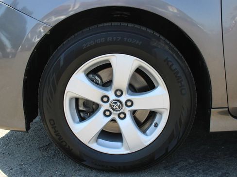 Used 2019 Toyota Sienna LE FWD image 6