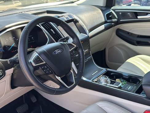 Used 2020 Ford Edge Titanium FWD image 18