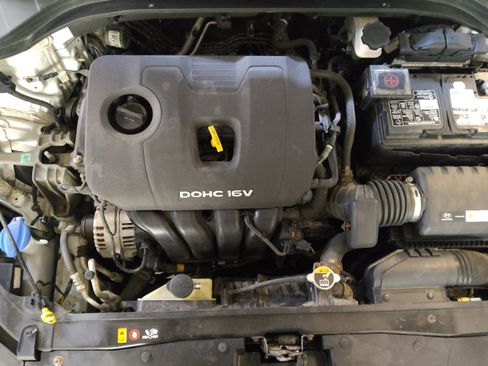 Used 2017 Hyundai Elantra SE FWD image 30