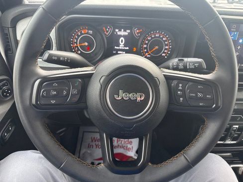 Used 2024 Jeep Wrangler Sport S image 12