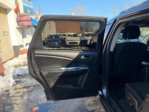 Used 2019 Dodge Journey SE w/ Connectivity Group FWD image 30