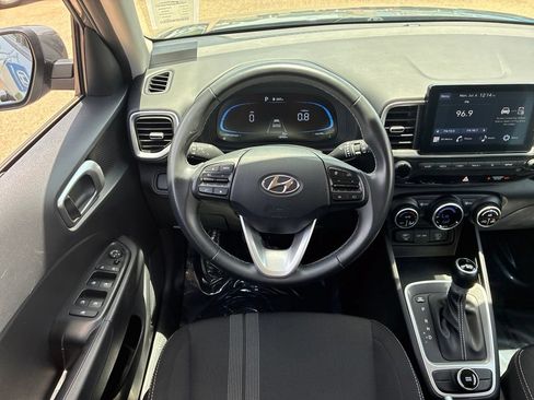 Used 2025 Hyundai Venue SEL FWD image 14