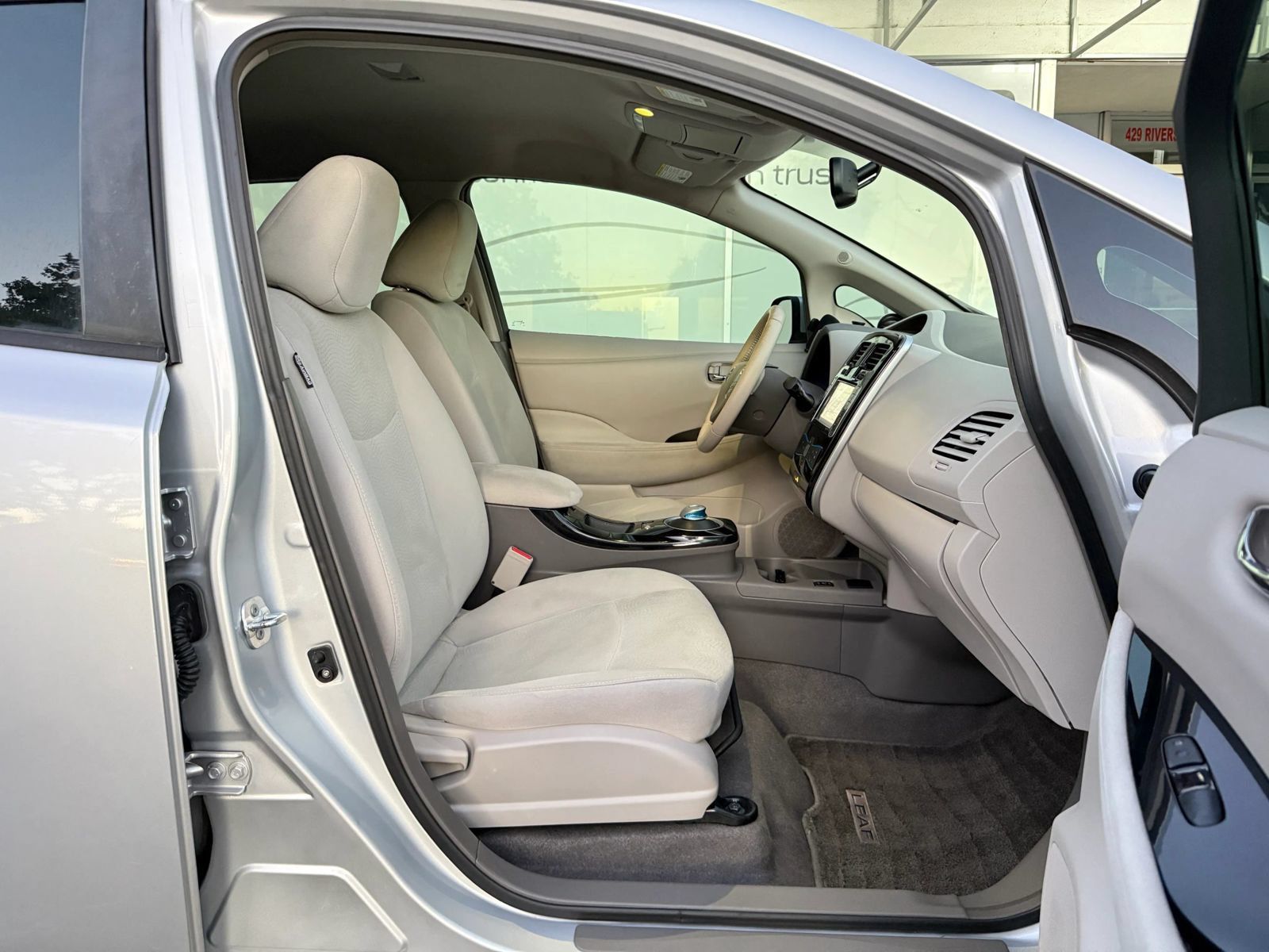 Used 2013 Nissan Leaf SV FWD image 9