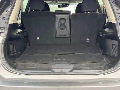 Used 2020 Nissan Rogue SV image 21