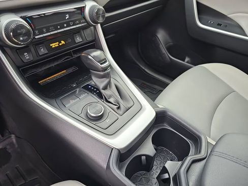 Used 2021 Toyota RAV4 XLE Premium image 27