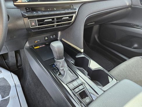 Used 2025 Toyota Camry LE image 24