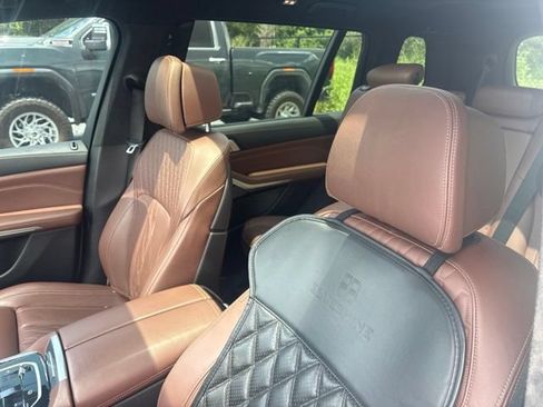 Used 2023 BMW X7 M60i AWD/4WD image 9