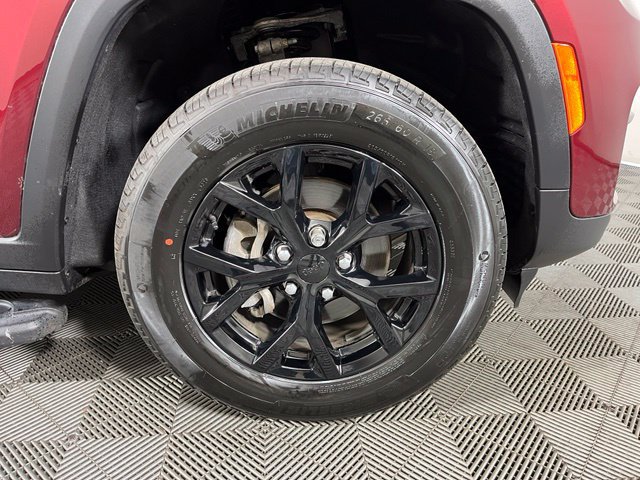 Used 2025 Jeep Grand Cherokee Altitude AWD/4WD image 9