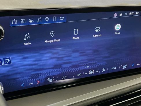 Used 2025 Chevrolet Traverse LT image 21