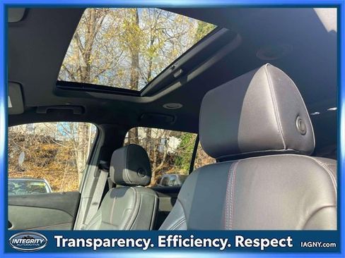 Used 2023 Chevrolet Traverse RS image 21