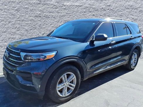 Certified 2023 Ford Explorer XLT w/ Class IV Trailer Tow Package image 2