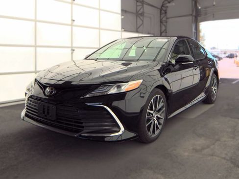 Used 2024 Toyota Camry XLE w/ Cold Weather Package FWD image 1