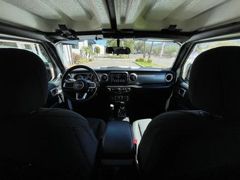 Used 2018 Jeep Wrangler Unlimited Sahara image 22