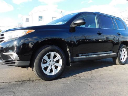 Used 2012 Toyota Highlander SE w/ Tow Pkg image 42