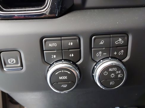 Used 2026 GMC Sierra 2500 AT4 w/ AT4 Premium Plus Package AWD/4WD image 24
