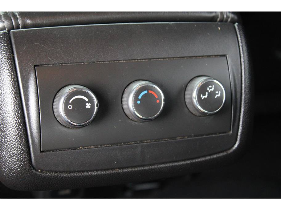 Used 2015 Chevrolet Traverse LT w/ Style and Technology Package FWD image 31