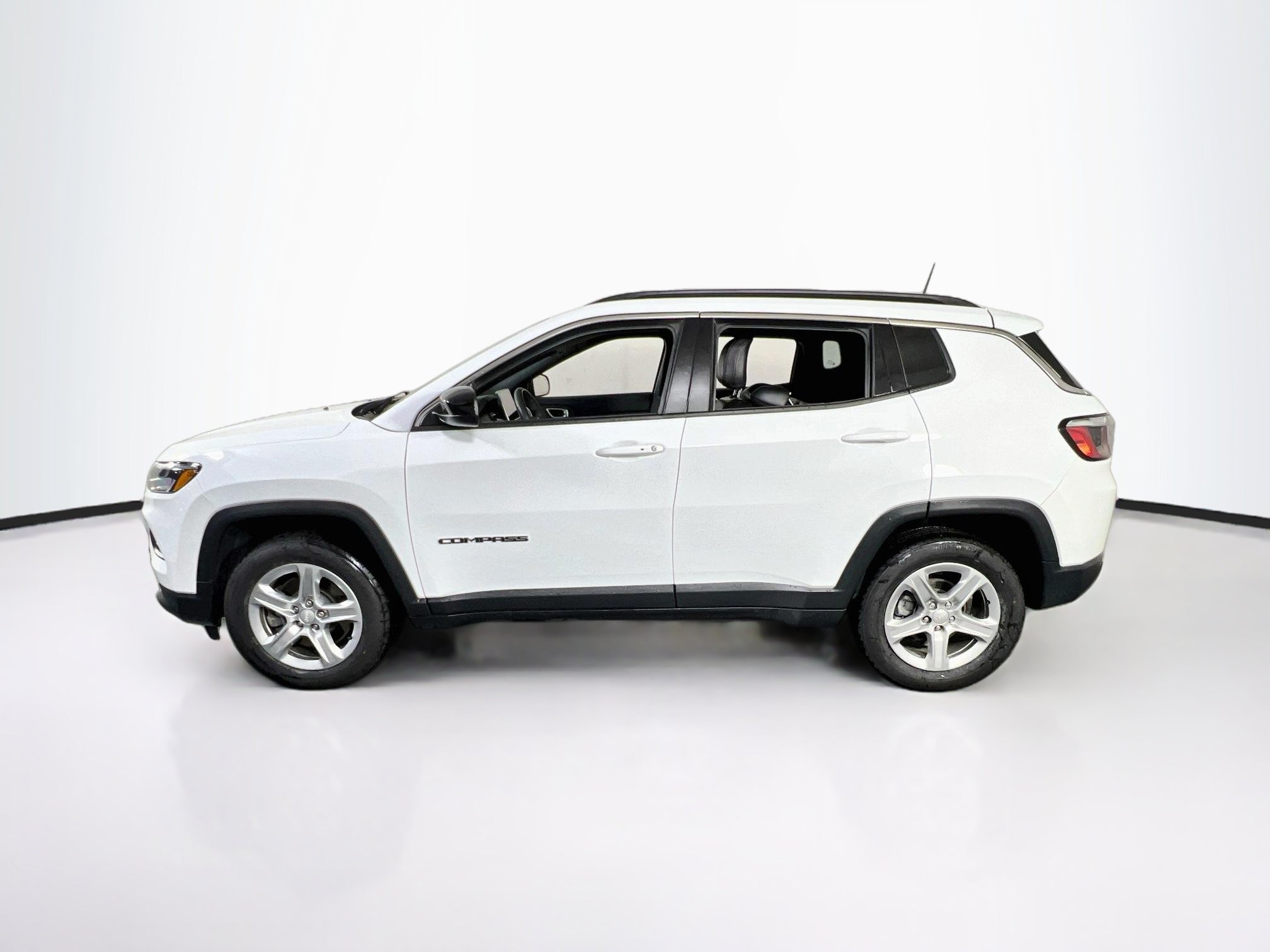 Used 2023 Jeep Compass Latitude w/ Convenience Group AWD/4WD image 8