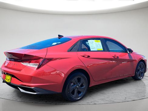 Used 2021 Hyundai Elantra SEL FWD image 3