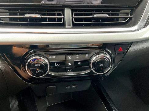 Used 2025 Chevrolet Trax LT FWD image 16