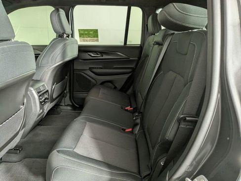 Certified 2025 Jeep Grand Cherokee Laredo X AWD/4WD image 31