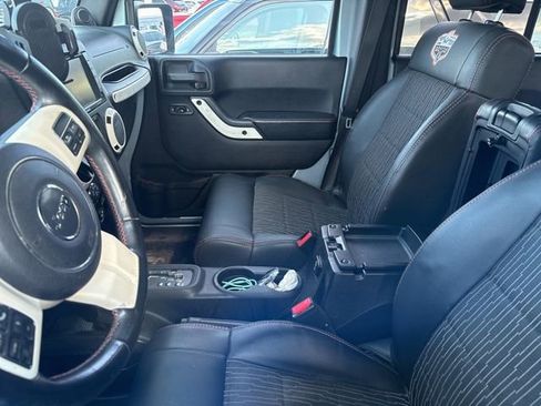 Used 2012 Jeep Wrangler Unlimited Sahara image 10