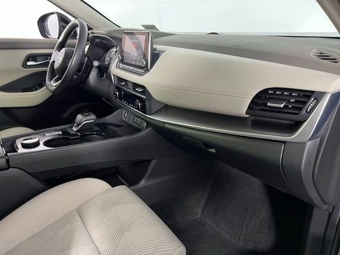 Used 2024 Nissan Rogue SV image 31