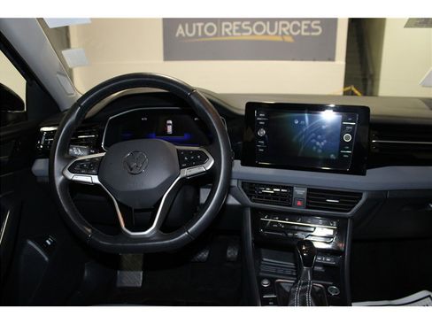 Used 2025 Volkswagen Jetta SE image 15