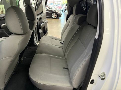 Used 2019 Toyota Tacoma SR5 RWD image 17