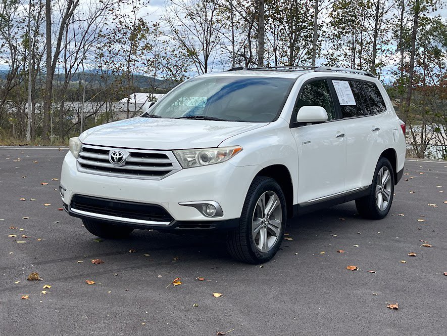 Used 2011 Toyota Highlander Limited w/ Tow Pkg FWD image 26